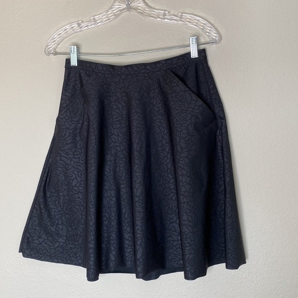 Lululemon Good to Go blockade black zip back skirt ?size - Picture 1 of 11